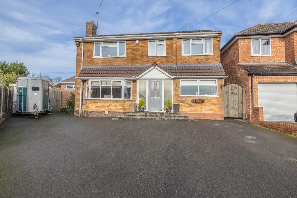 4 bed detached house for sale in Lavinia Road, Halesowen, Birmingham