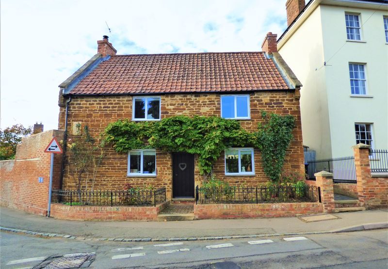 2 bed detached house to rent in High Street, Wootton, Northampton NN4
