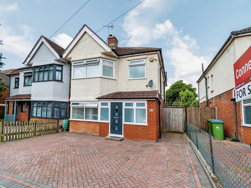 3 bed semidetached house for sale in Regents Park Road, Southampton