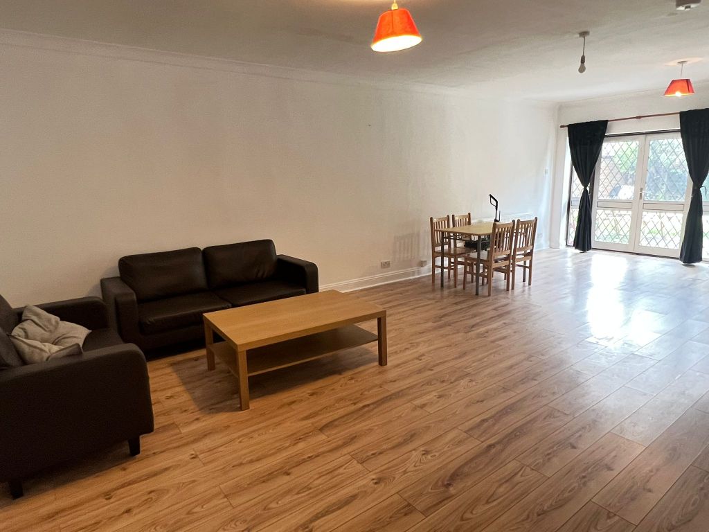 3 bed flat to rent in Great West Road, Isleworth TW7 Zoopla