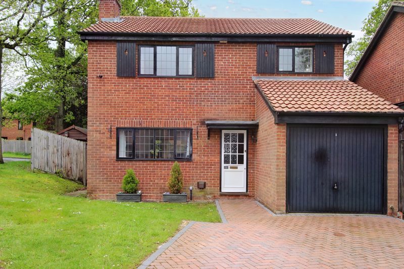 4 bed detached house for sale in Minden Close, Chineham, Basingstoke