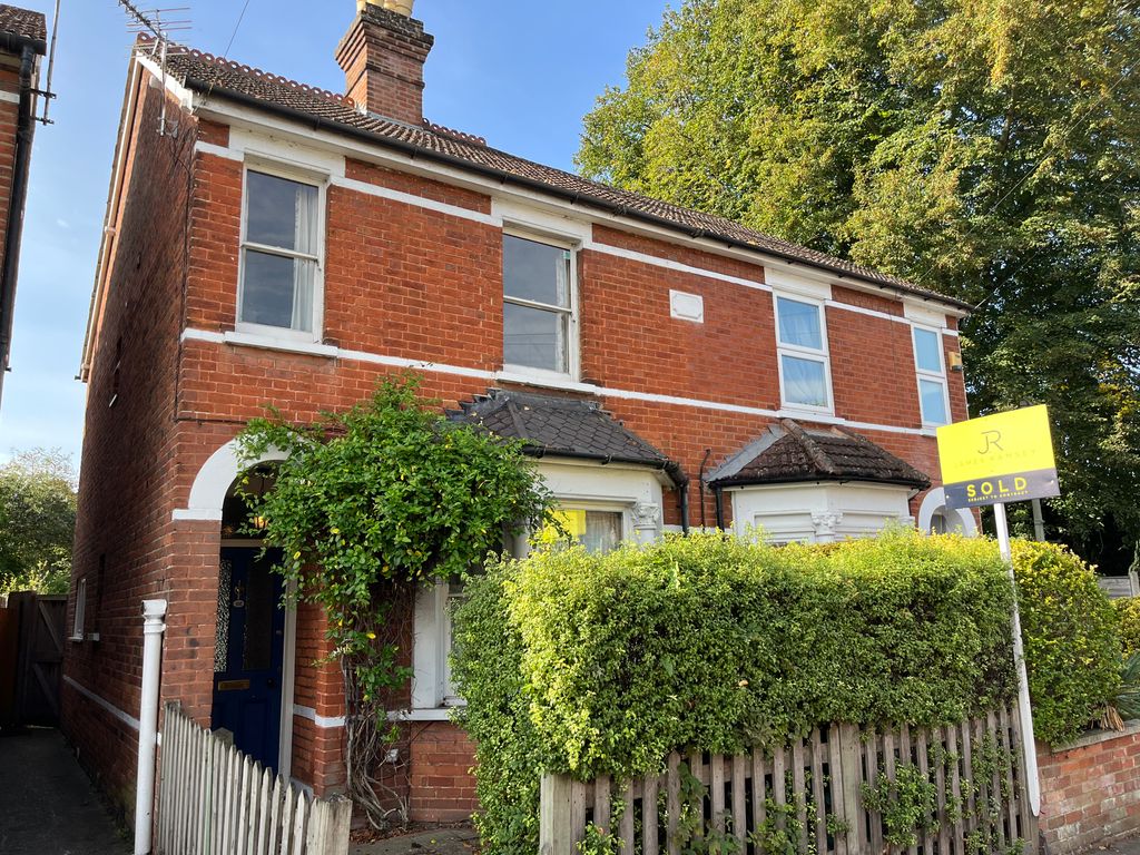 3 bed semidetached house for sale in Eastworth Road, Chertsey KT16, £