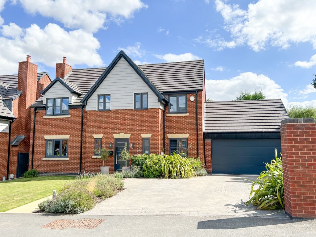 4 bed detached house for sale in Willows Lane, Atherstone, Warwickshire