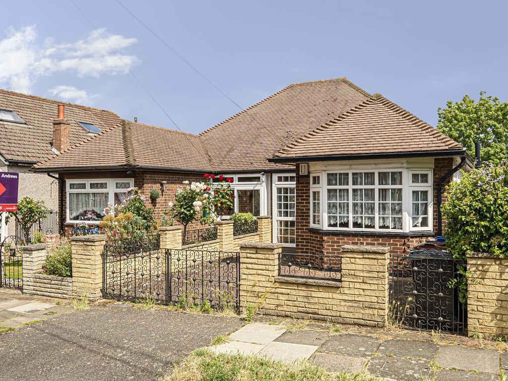 2 bed bungalow for sale in Leonard Avenue, Morden SM4 Zoopla