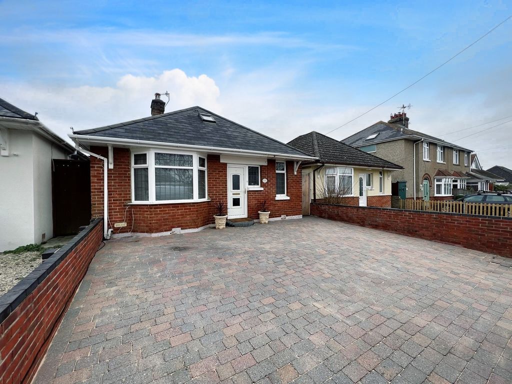 3 bed detached bungalow for sale in Winifred Road, Oakdale, Poole BH15