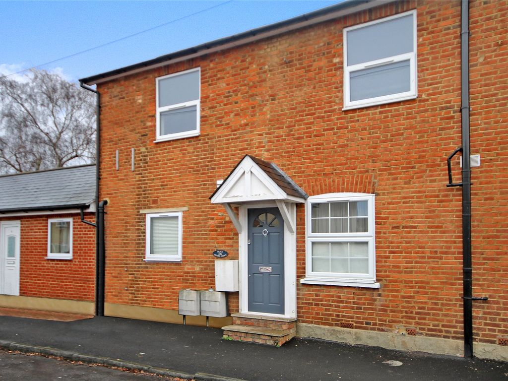 2 bed for sale in Addlestone, Surrey KT15, £250,000 Zoopla