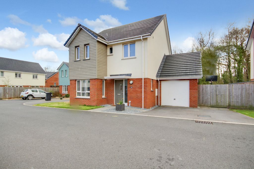 4 bed detached house for sale in Highgrove, Barnstaple EX31 Zoopla