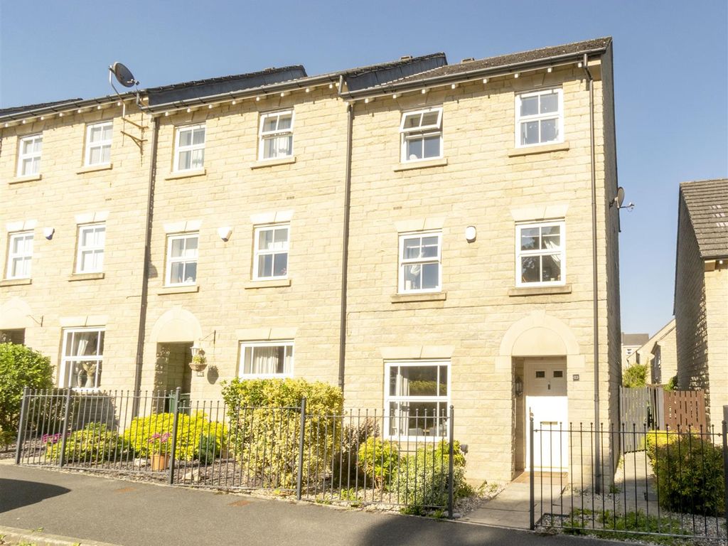 3 bed town house for sale in Swan Avenue, Bingley BD16 Zoopla