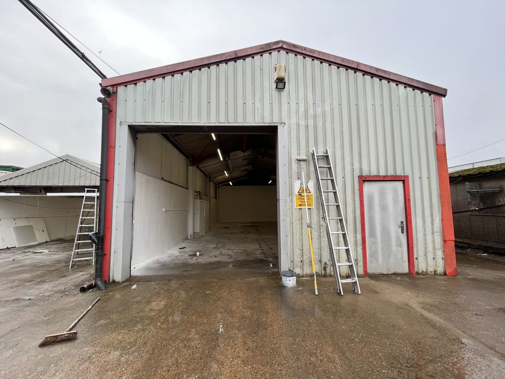 Warehouse to let in Colwick Industrial Estate, Private Road 4