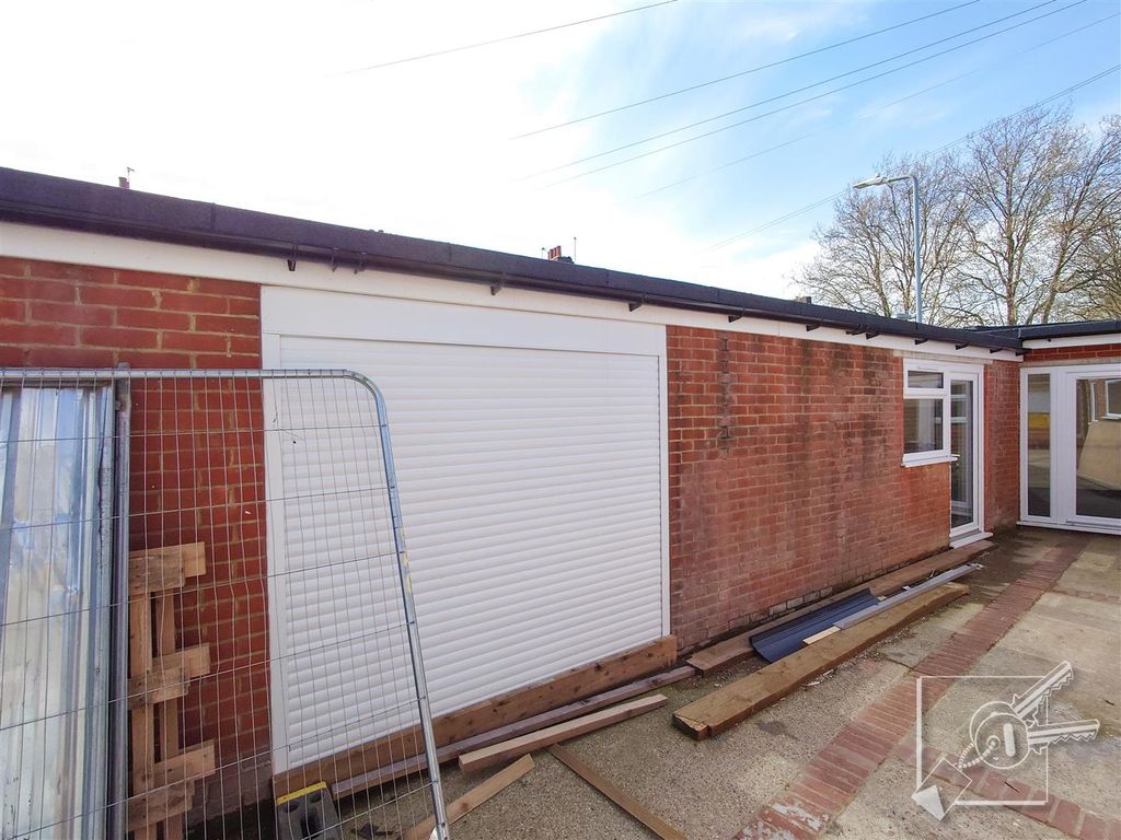 Commercial property to let in Dover Road East, Northfleet, Gravesend