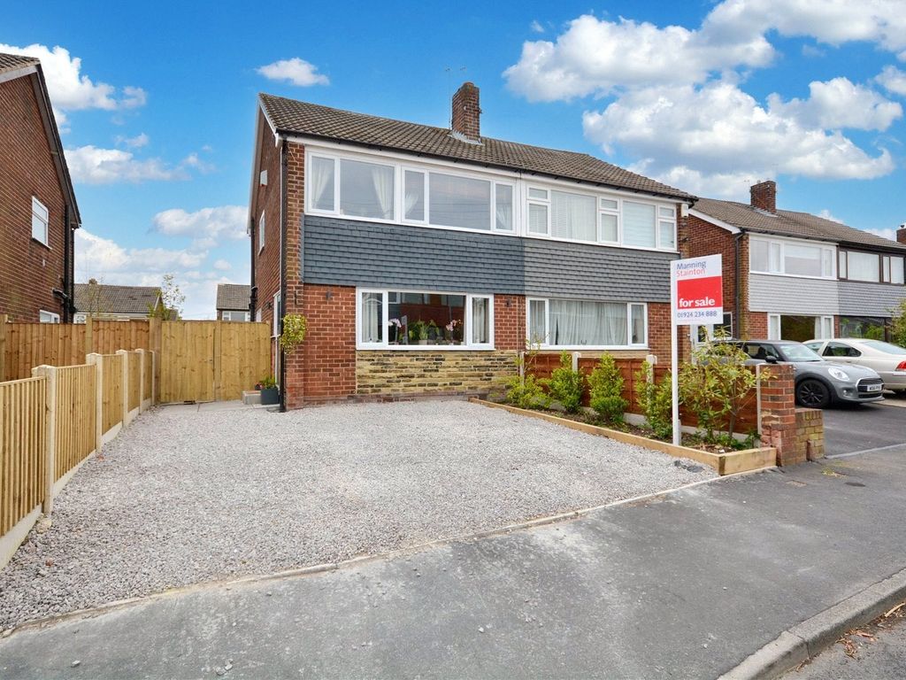 3 bed semidetached house for sale in Victoria Way, Wakefield, West