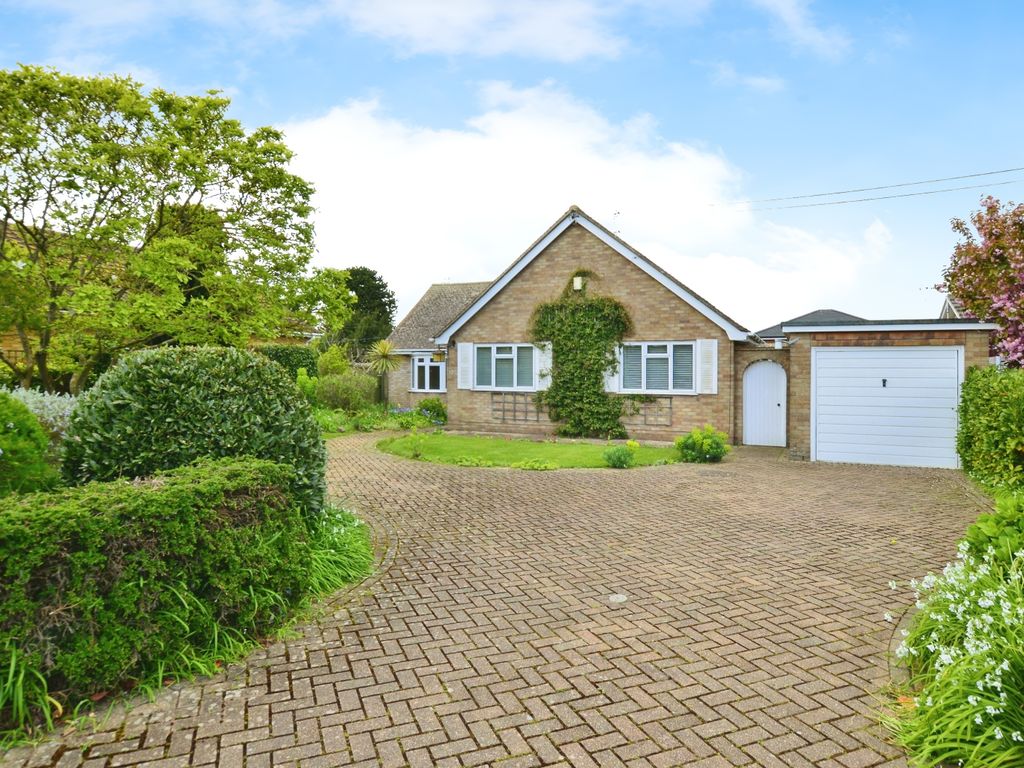 4 bed bungalow for sale in Rolfe Lane, New Romney TN28, £550,000 Zoopla