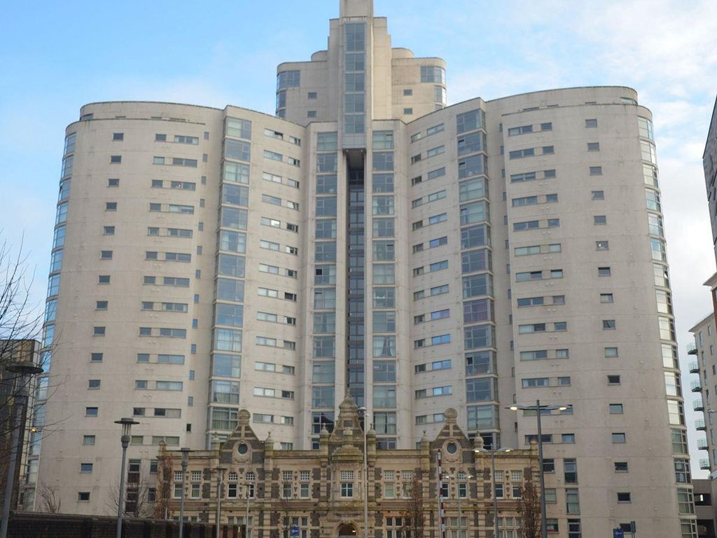 3 bed flat to rent in Penthouse Apartment, Altolusso, Bute Terrace