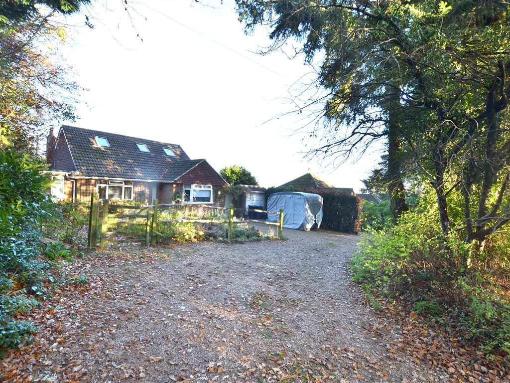 3 bed detached bungalow for sale in Hillcrest, Folly Hill, Farnham GU9