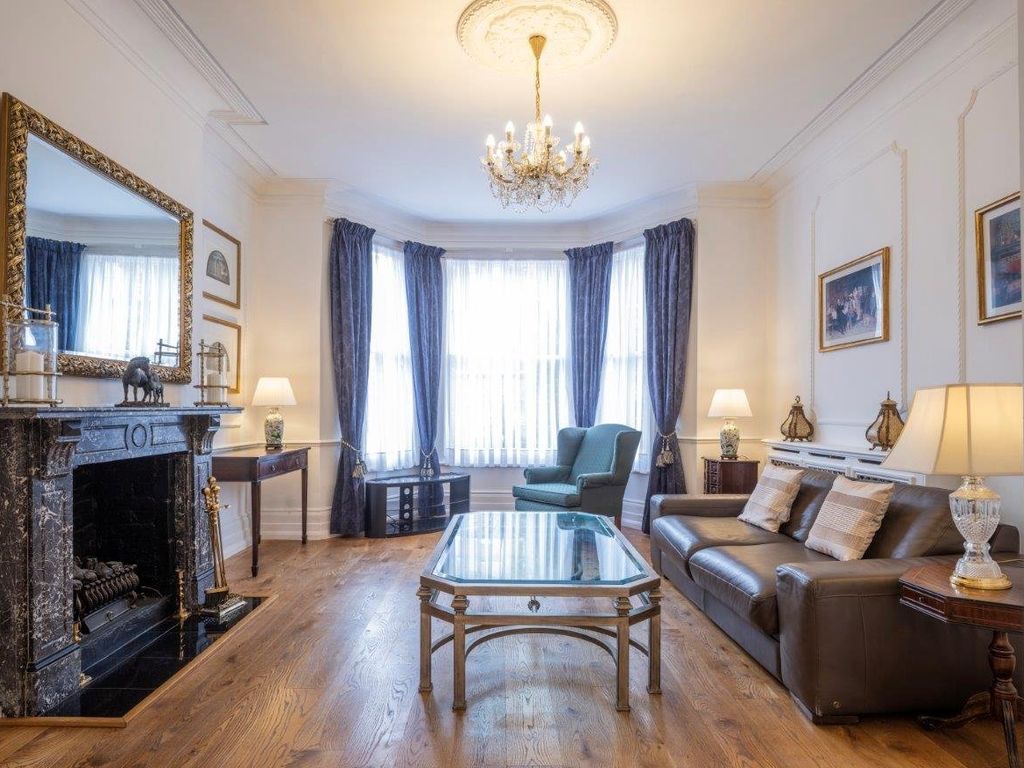 4 bed flat to rent in Greencroft Gardens, South Hampstead, London NW6