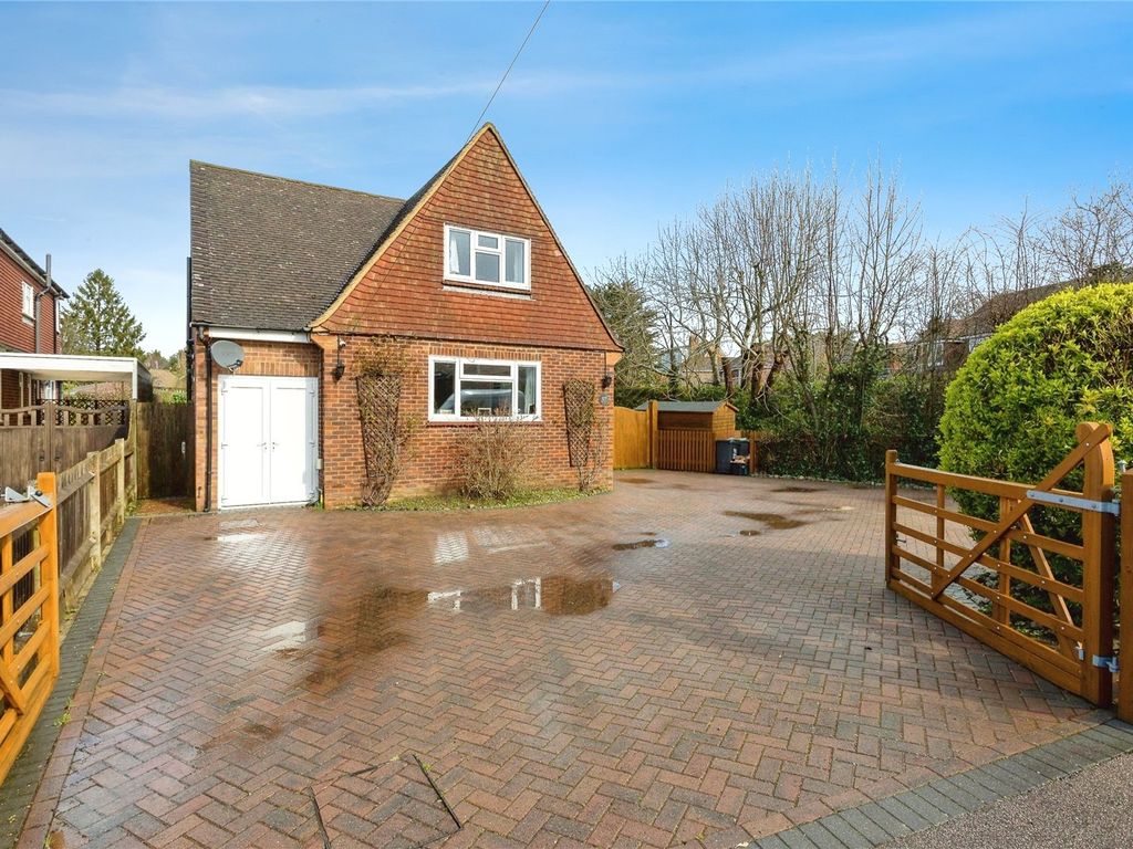 3 bed detached house for sale in Old Hadlow Road, Tonbridge, Kent TN10, £800,000 Zoopla