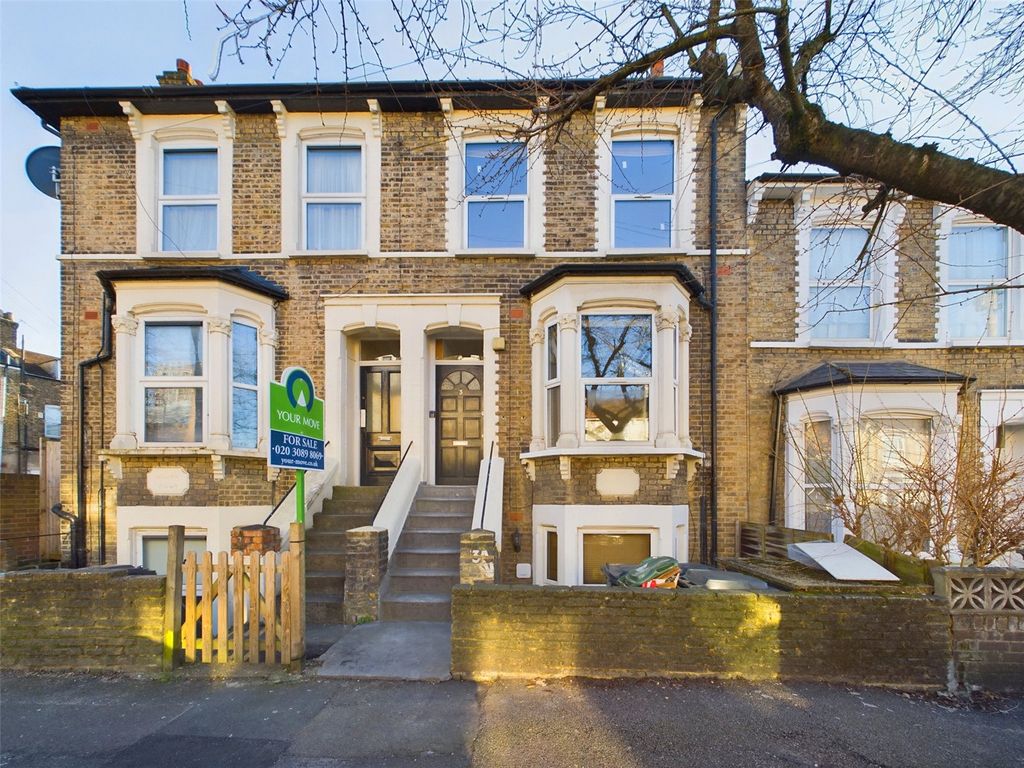 1 bed flat for sale in Albert Road, Walthamstow, London E17, £290,000