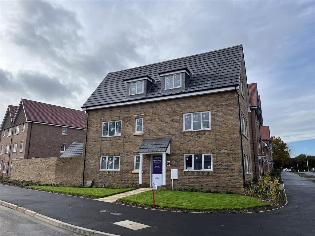 4 bed property for sale in Infirmary Court, Arborfield, Reading RG2, £
