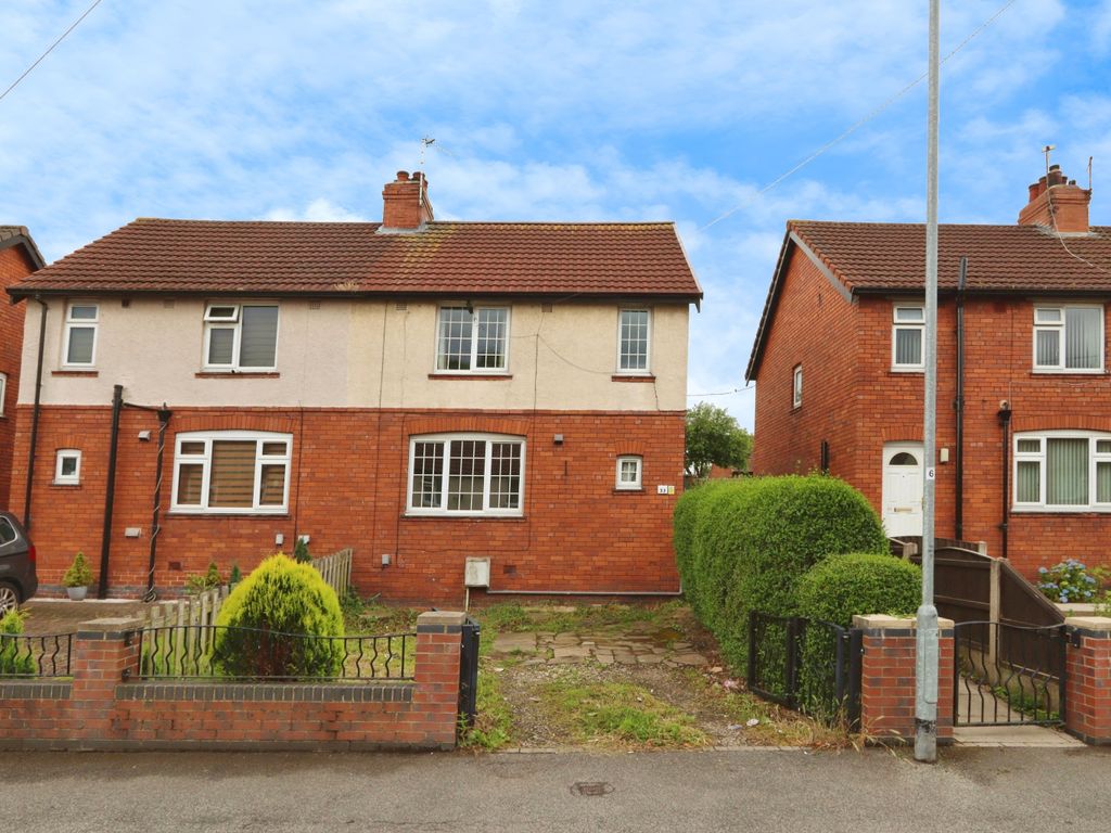 3 bed semidetached house for sale in Clifford Avenue, Wakefield, West