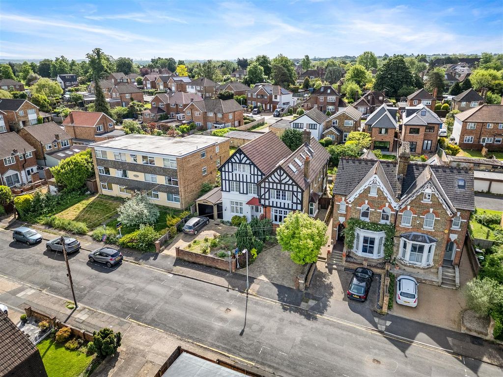 5 bed semidetached house for sale in Cornwall Road, Uxbridge UB8, £