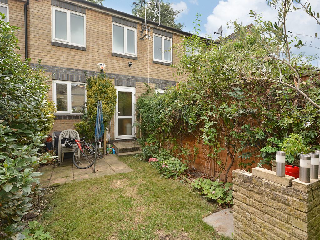 2 bed flat to rent in Radley Court, London SE16 Zoopla