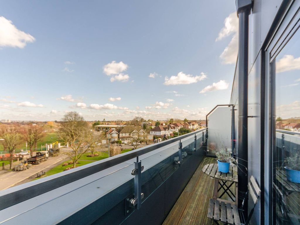 2 bed flat for sale in Ewell Road, Tolworth, Surbiton KT6 - Zoopla