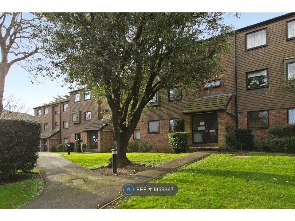 2 bed flat to rent in Edge Hill, London SW19, £2,200 pcm Zoopla