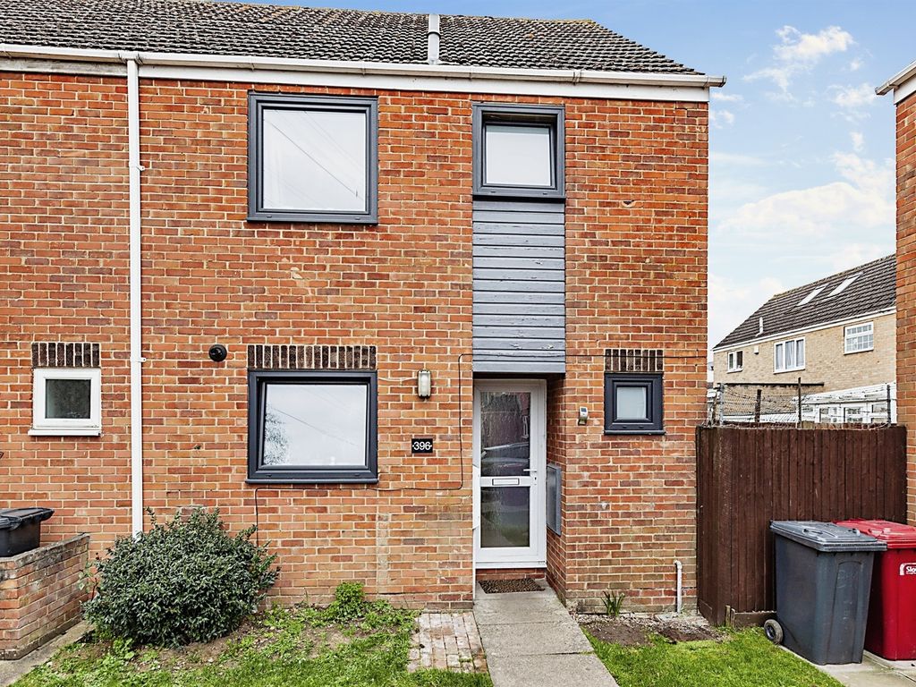 3 bed semidetached house for sale in Rochfords Gardens, Slough SL2