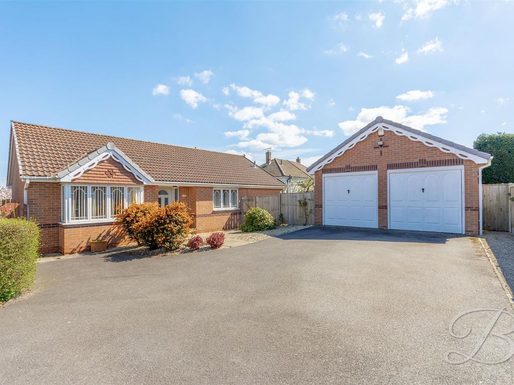 3 bed detached bungalow for sale in Allington Drive, Mansfield NG19