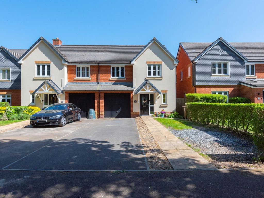 4 bed semidetached house for sale in Longwood Copse Lane, Beggarwood
