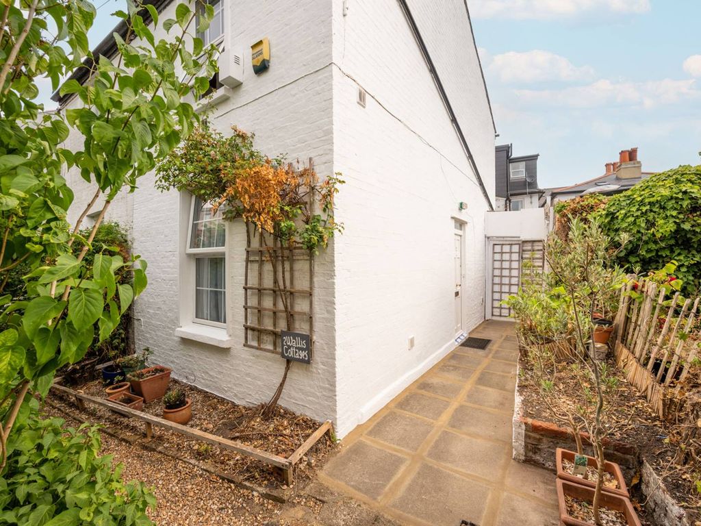 3 bed property for sale in Wallis Cottages, Brixton Hill, London SW2