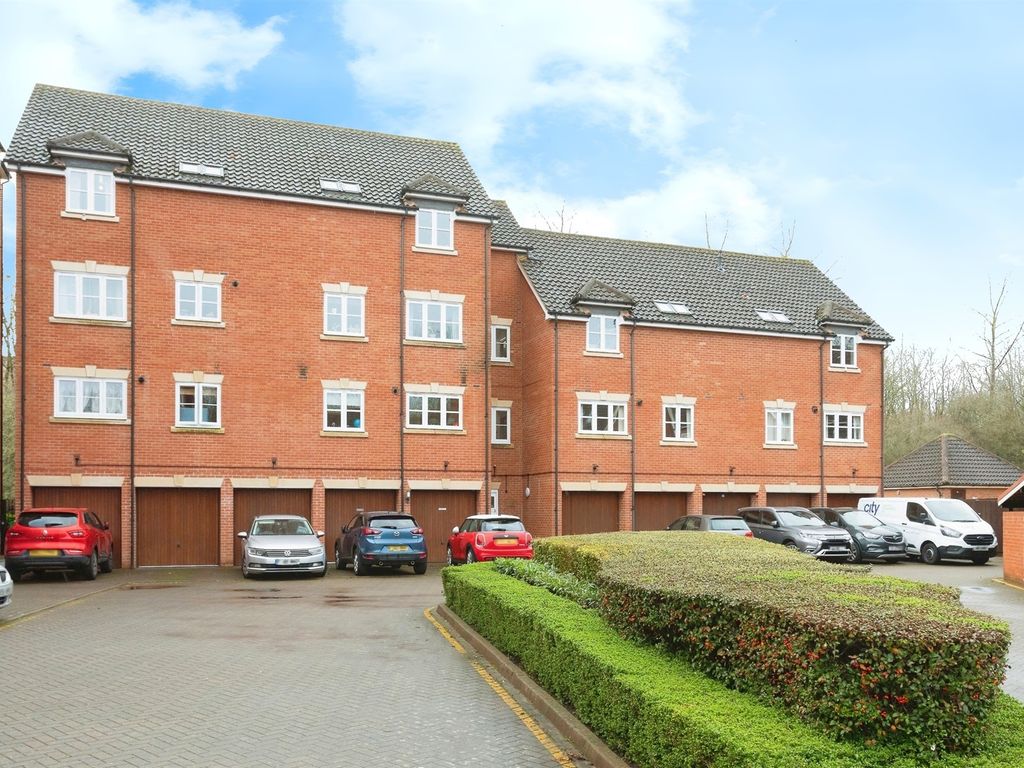 3 bed flat for sale in Woodall Close, Middleton, Milton Keynes MK10, £