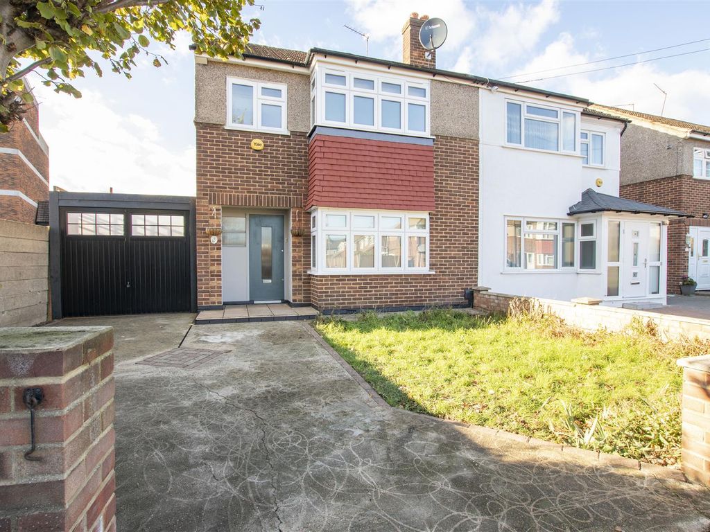 3 bed semidetached house for sale in Edinburgh Crescent, Waltham Cross