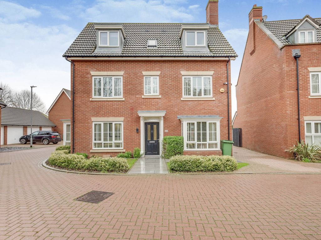 5 bed detached house for sale in Scholars Crescent, Dunton Fields SS15