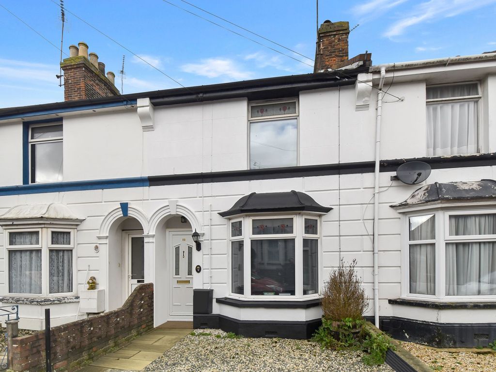 3 bed terraced house for sale in Pemberton Road, Ashford TN24, £250,000