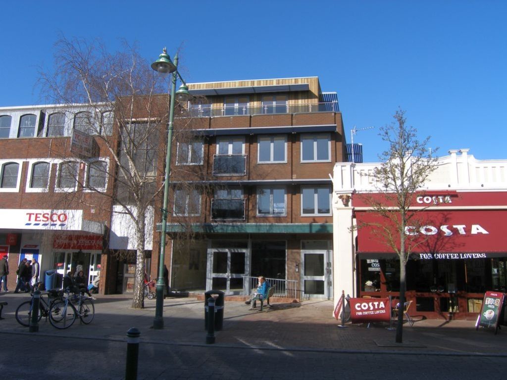 1 bed flat to rent in Clarke Court, 64 High Street, Egham, Surrey TW20