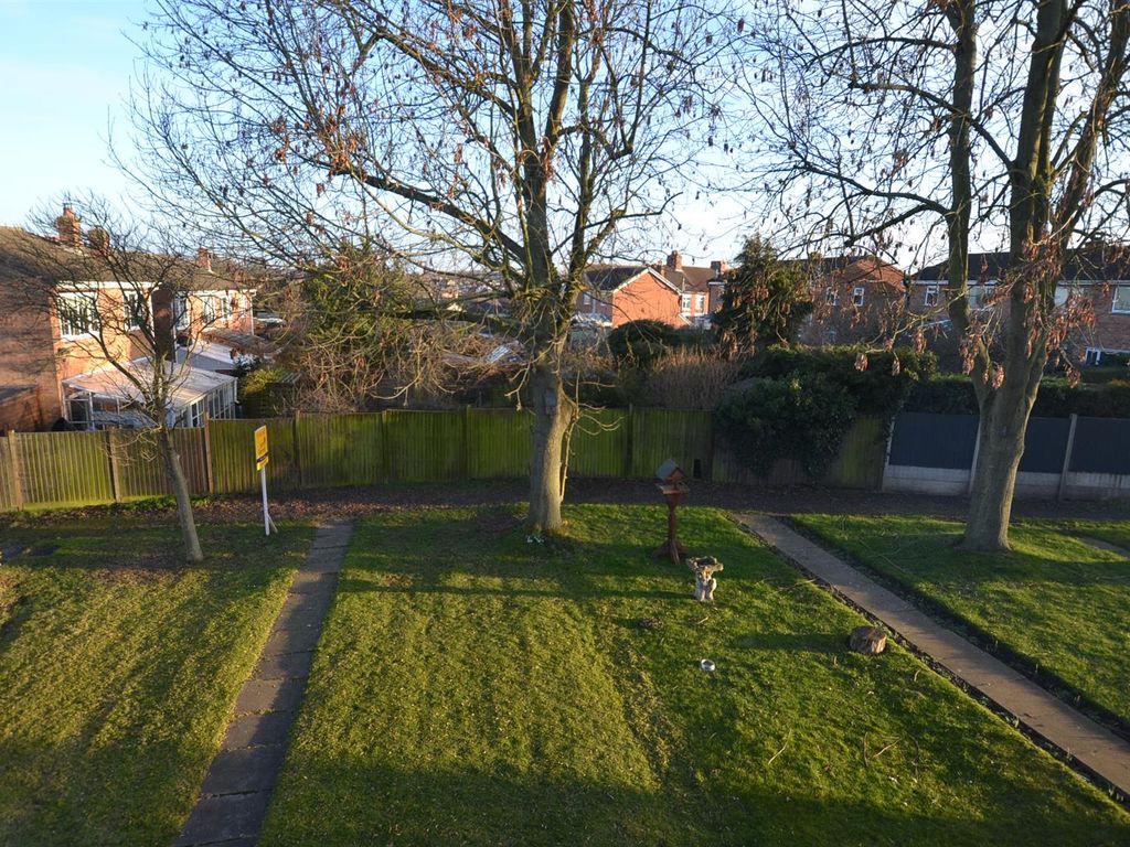 3 bed semidetached house for sale in Manor Gardens, Shepshed