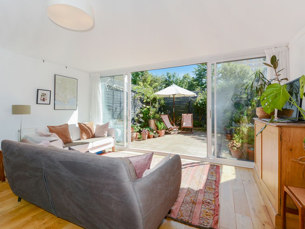 3 bed terraced house to rent in White Hart Lane, Wood Green, London N22