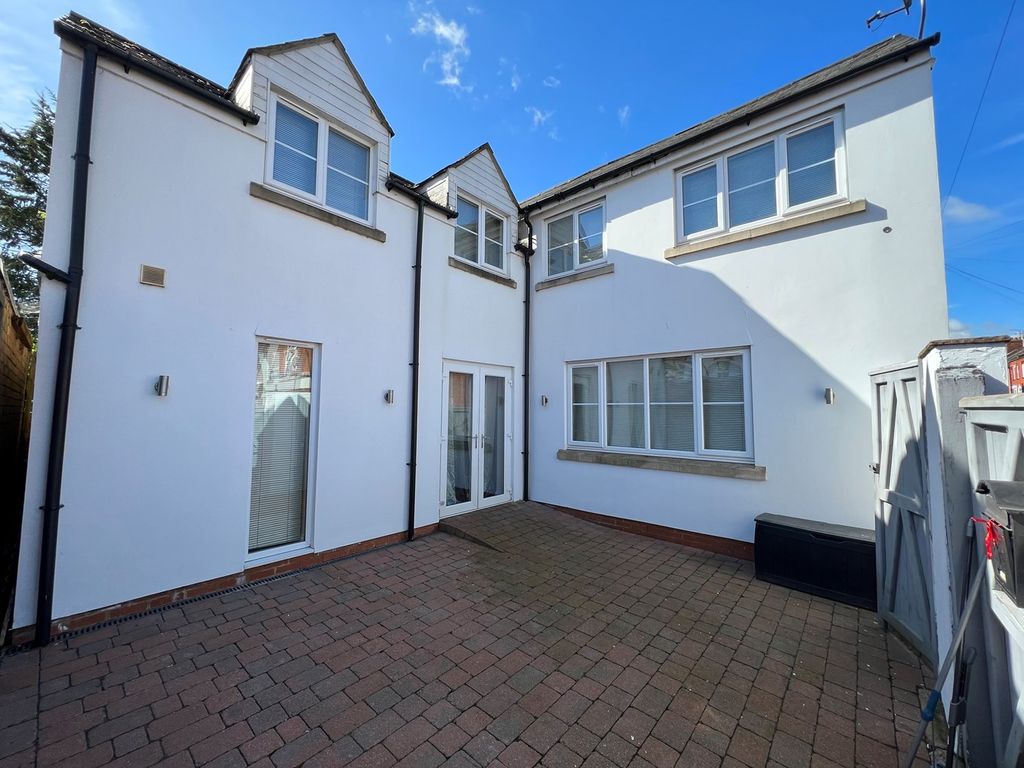 3 bed semidetached house to rent in Junction Road, Kingsley