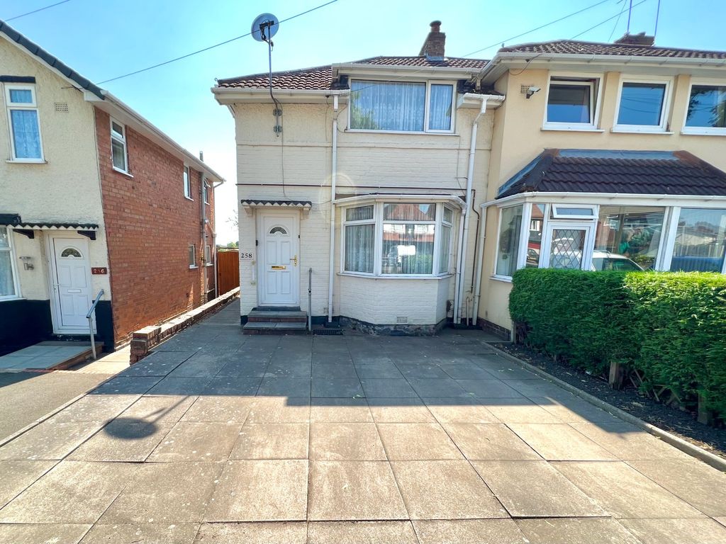 3 bed end terrace house for sale in Highters Heath Lane, Kings Heath