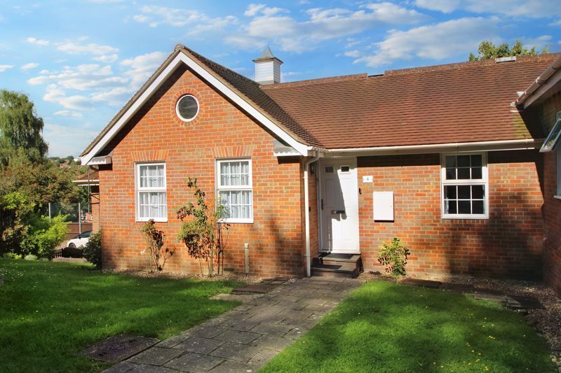 1 bed semidetached bungalow for sale in Rutland Street, High HP11, £229,950 Zoopla