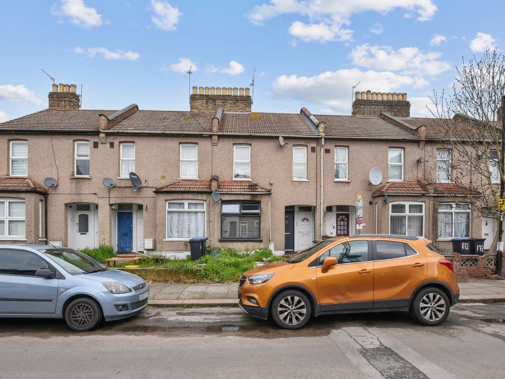 1 bed for sale in Scotland Green Road North, Ponders End