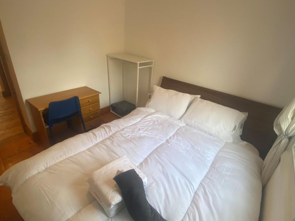 3 bed flat to rent in Stoke Newington Church Street, London N16, £2,190