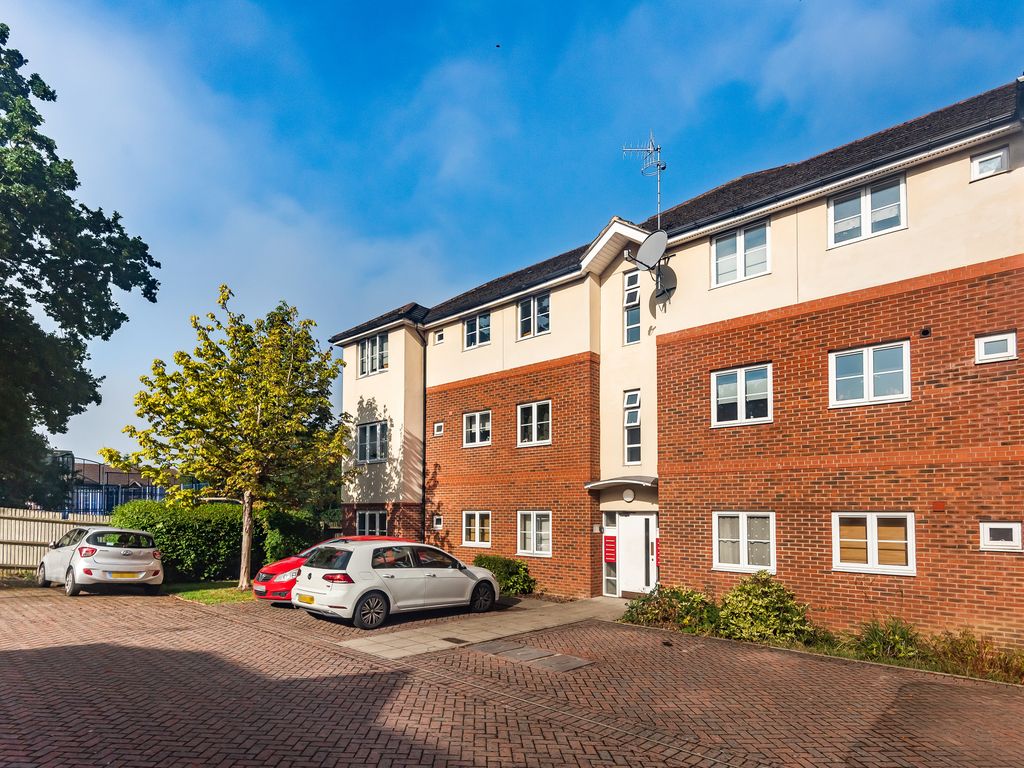 2 bed flat for sale in School Meadow, Guildford GU2 Zoopla
