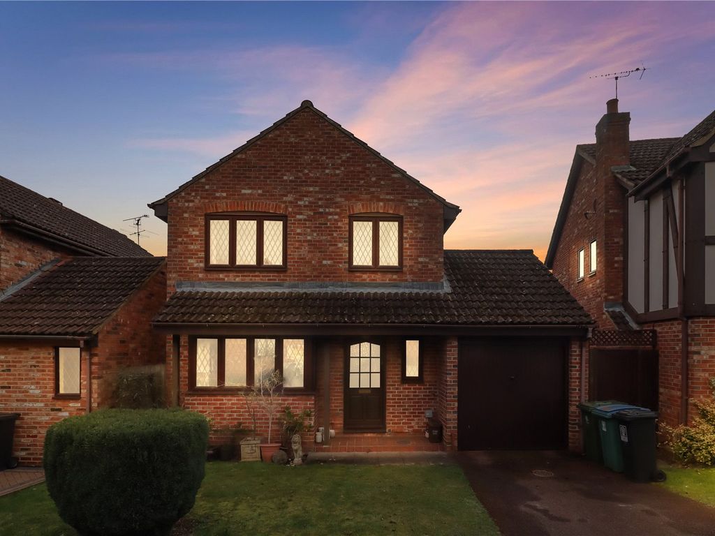 4 bed detached house for sale in Hazel Grove, Watford, Hertfordshire