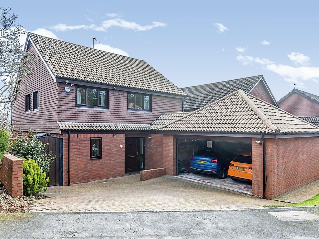4 bed detached house for sale in College Park Drive, WestburyOnTrym