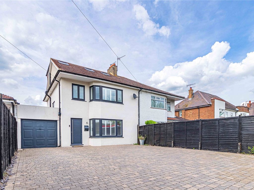 4 bed semidetached house for sale in Adeyfield Road, Adeyfield, Hemel Hempstead, Hertfordshire