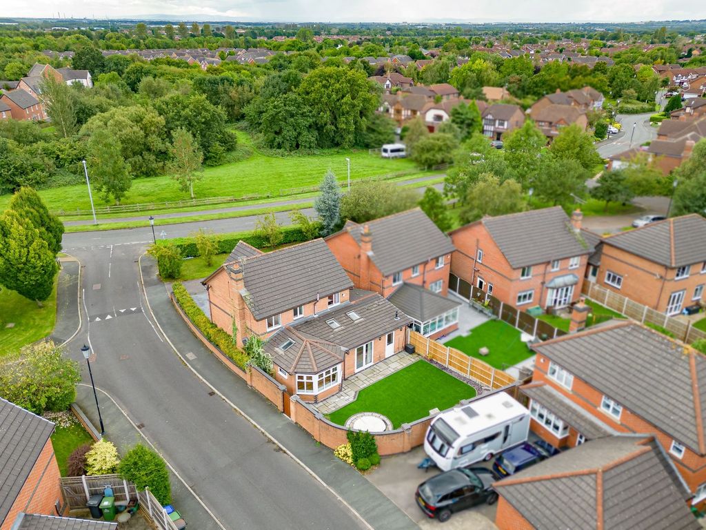 4 bed detached house for sale in Kennington Park, Widnes WA8, £400,000