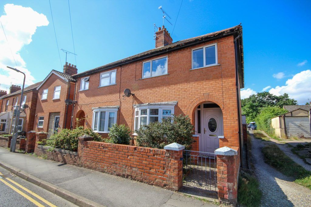 3 bed semidetached house for sale in Seaton Road, Yeovil, Somerset