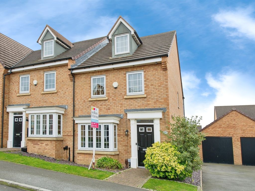 3 bed town house for sale in Kitson Road, Whitwood, Castleford WF10, £